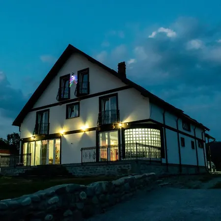 Casa Nevada * Curtea De Arges